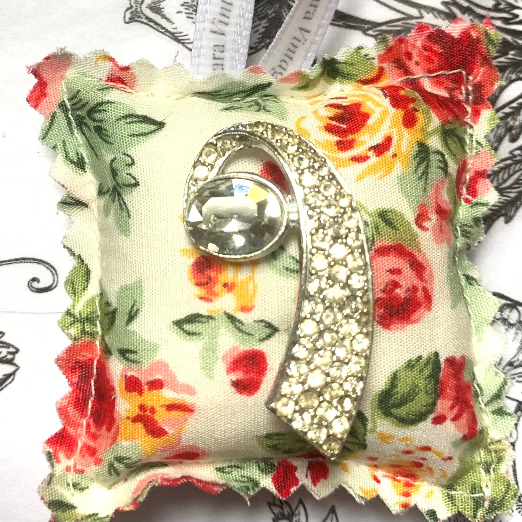 Vintage Musical G-Clef Brooch - Rhinestone Treble Clef Pin with Fabric Gift Cushion